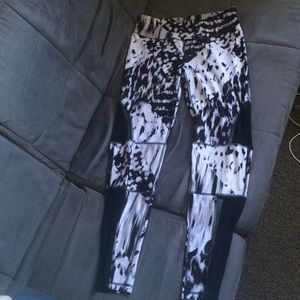 Black&White Workout Leggings in Size Medium